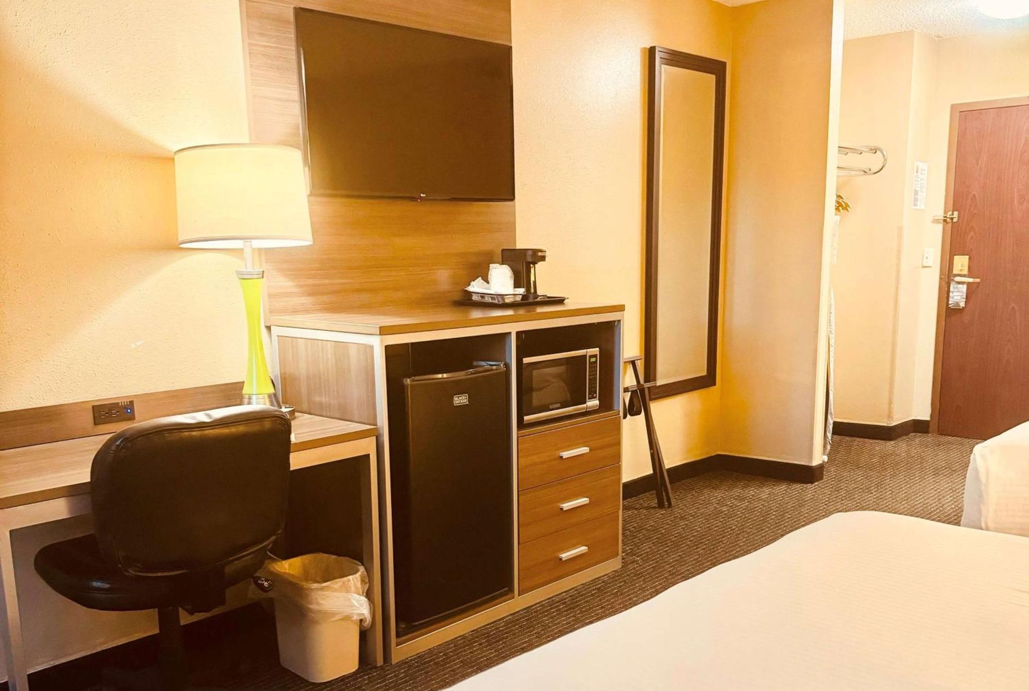 Hotel Super 8 By Wyndham St Charles Saint Charles Exterior foto